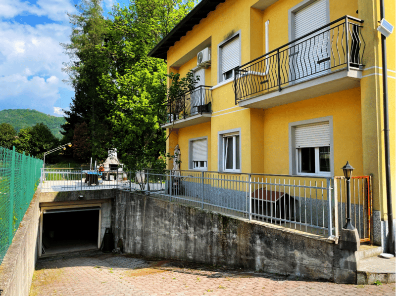 House with 2 apartments at 108 m2, (6)