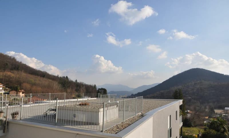 Modern living with a far-reaching view (2)