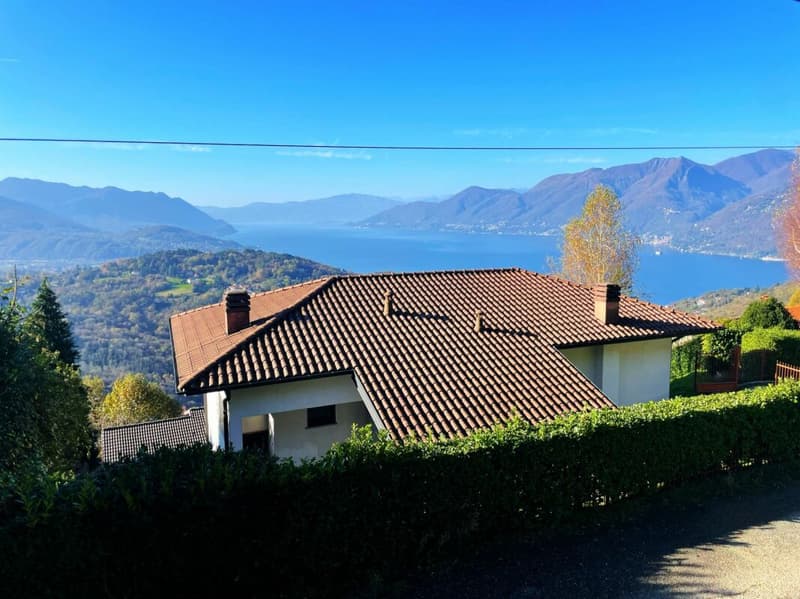 Villa, 6 pièces / 240 m2 avec une vue lac magnifique Copie (1)