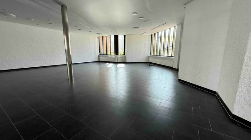 Modern commercial space in prime location in Flawil - versatile (6)