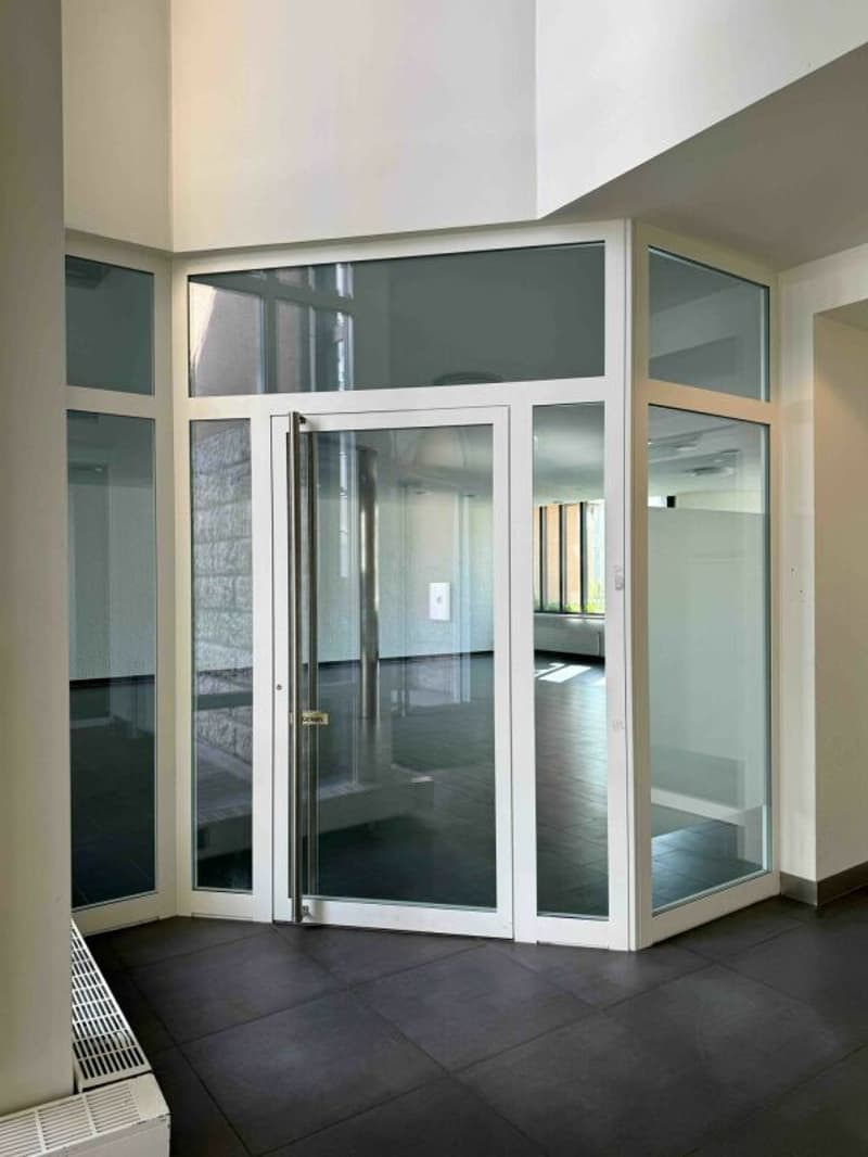 Modern commercial space in prime location in Flawil - versatile (8)