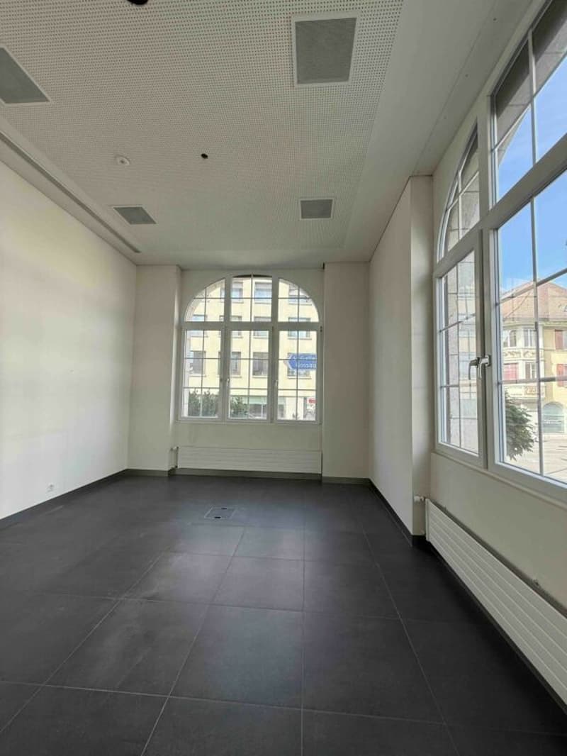 Modern commercial space in prime location in Flawil - versatile (12)