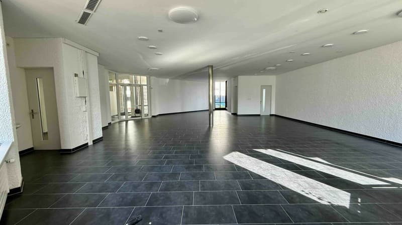 Modern commercial space in prime location in Flawil - versatile (4)