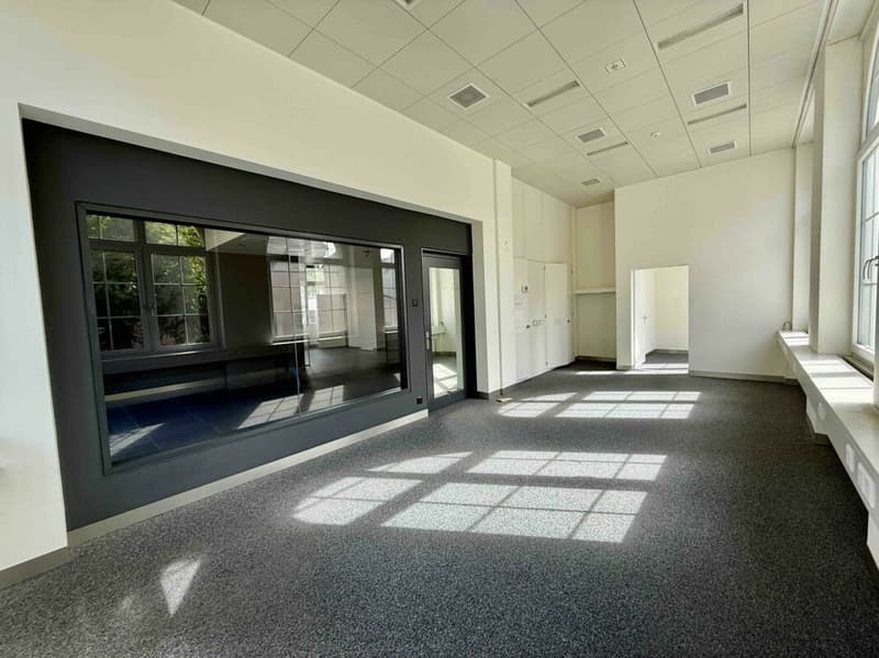 Modern commercial space in prime location in Flawil - versatile (10)