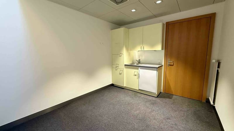 Modern office and practice spaces in a central location in Flawil, 92 m². (7)