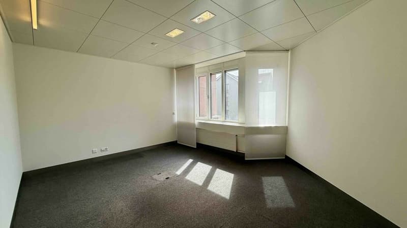 Modern office and practice spaces in a central location in Flawil, 92 m². (6)