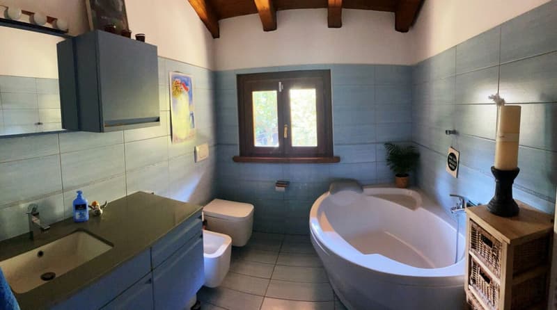 Charmante Villa mit grossem Garten (18)