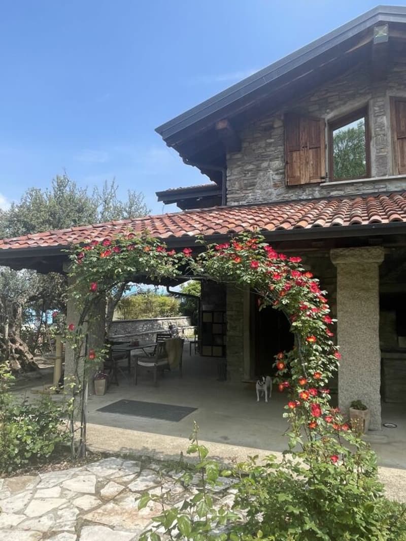Charming Villa in the Green (3)
