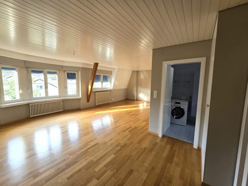 Helle 3.5-Zimmer-Dachgeschosswohnung im 4. OG (8)