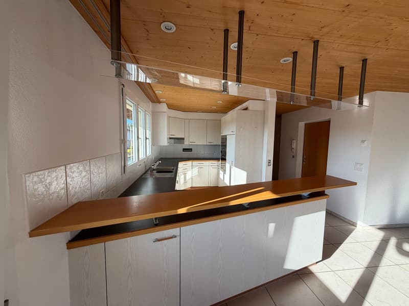 Grosszügige 5.5 Zimmer Dachwohnung mit Panoramablick und separatem Büro (5)