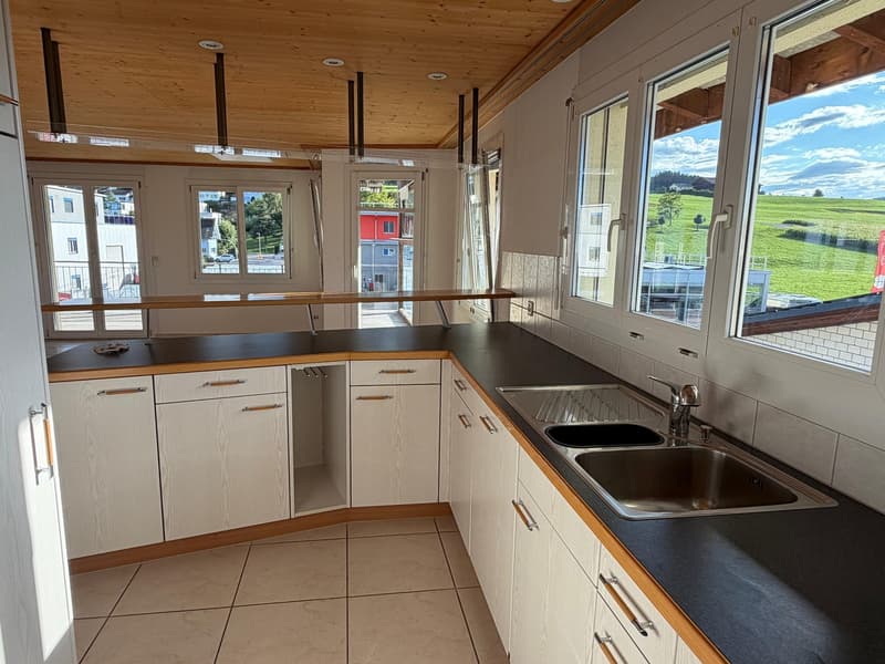 Grosszügige 5.5 Zimmer Dachwohnung mit Panoramablick und separatem Büro (6)