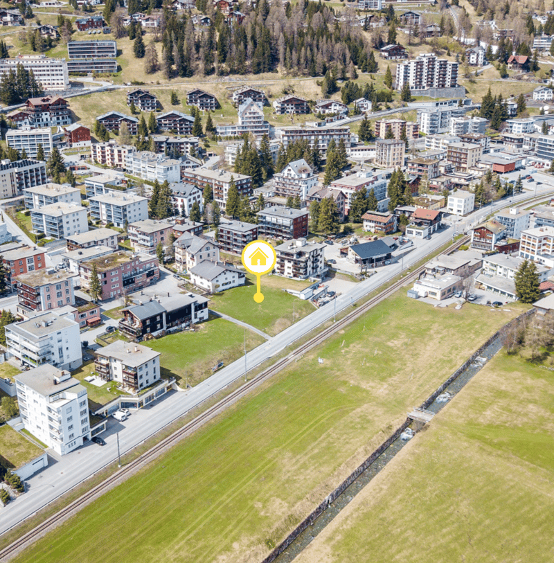 Exklusives Grundstück mit Mehrfamilienhaus in Davos Dorf (2)