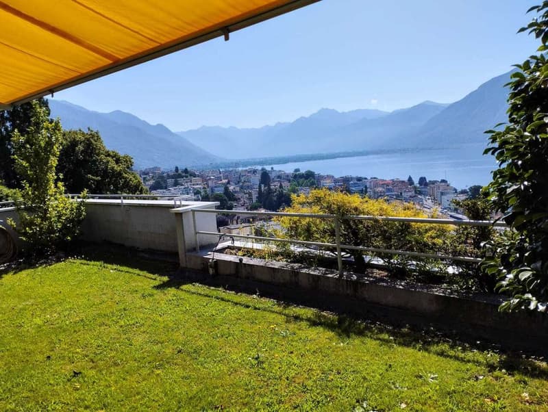 MURALTO - Elegante appartamento con piscina privata e super vista lago (2)