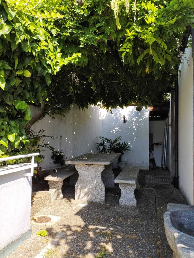 MURALTO - Elegante appartamento con piscina privata e super vista lago (6)