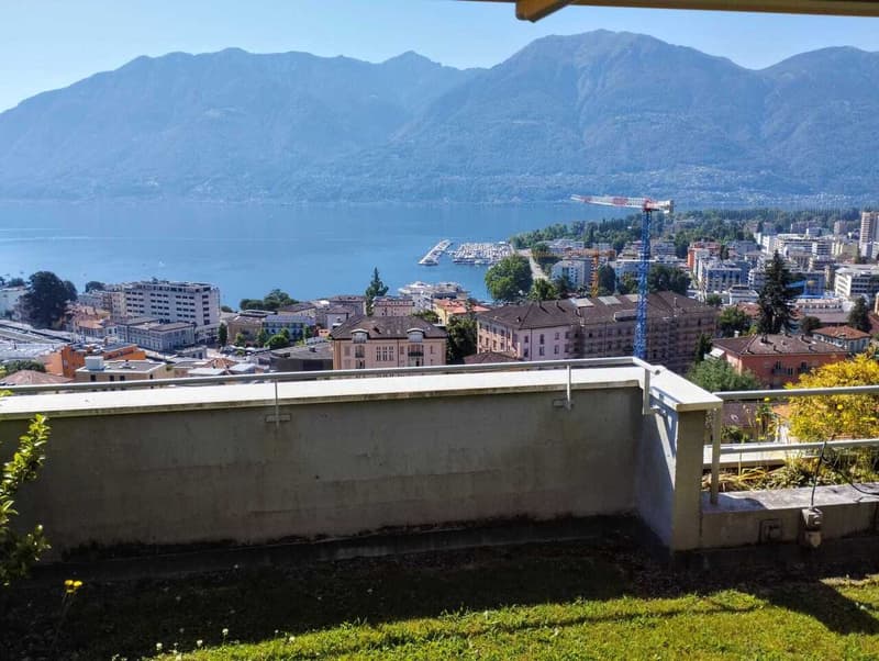 MURALTO - Elegante appartamento con piscina privata e super vista lago (5)