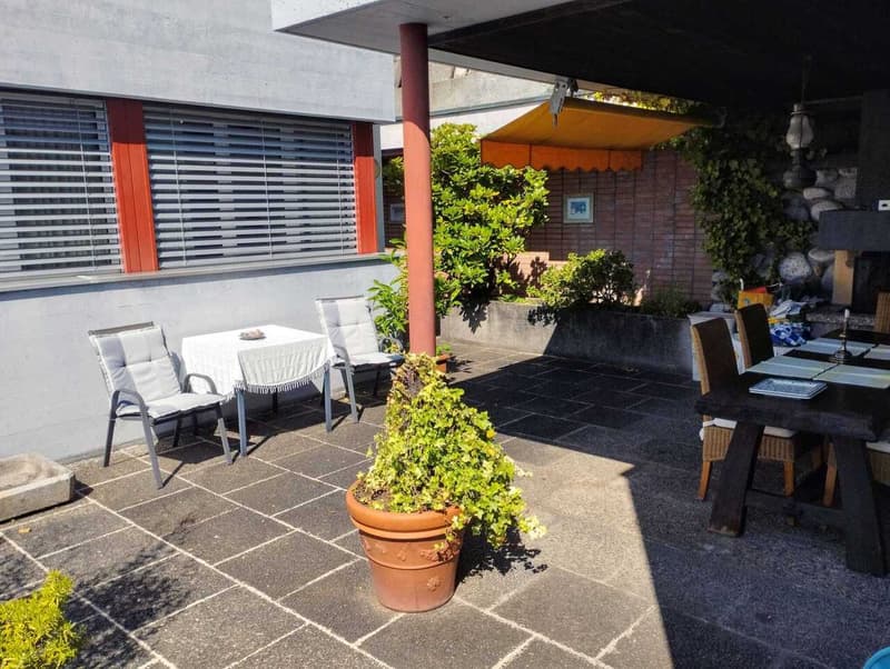 MURALTO - Elegante appartamento con piscina privata e super vista lago (8)