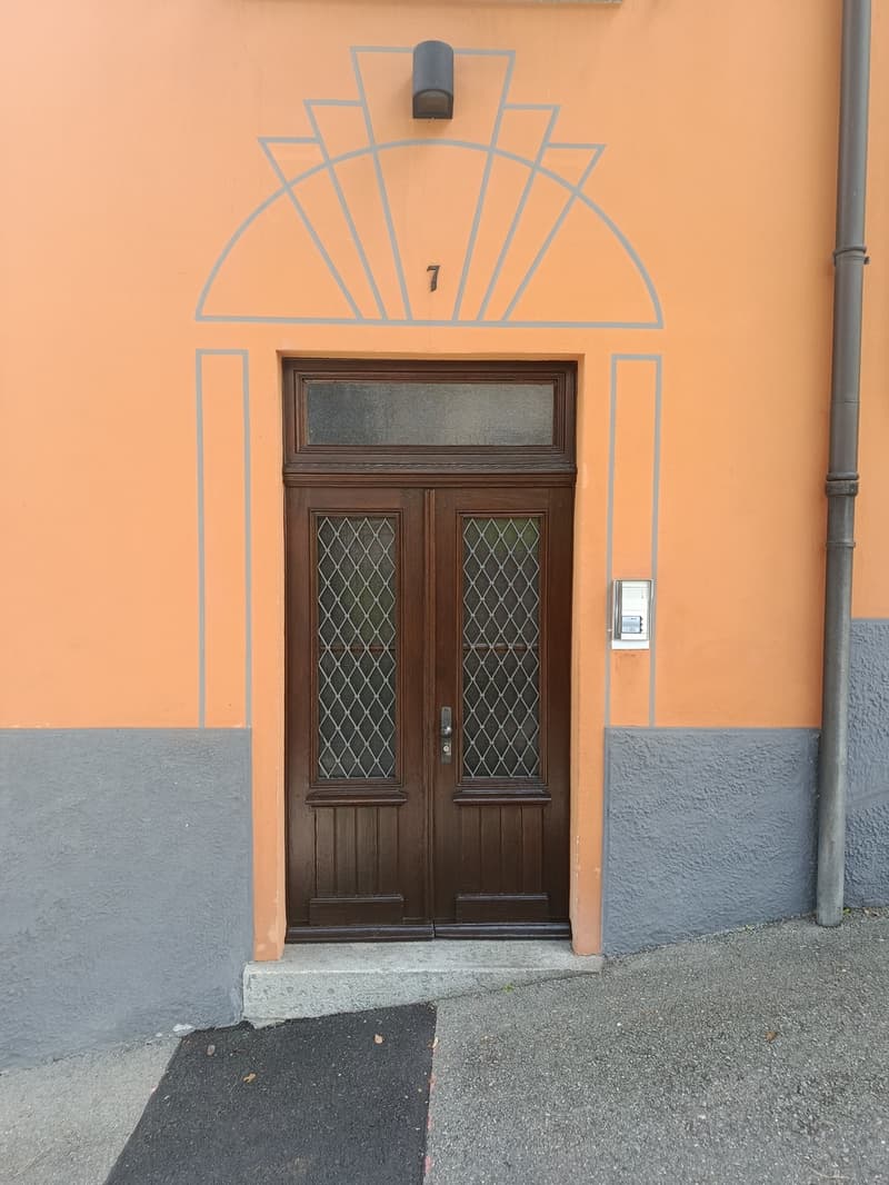 Casa tipica a reddito nel cuore di Muralto - 2 negozi e 3 appartamenti (4)