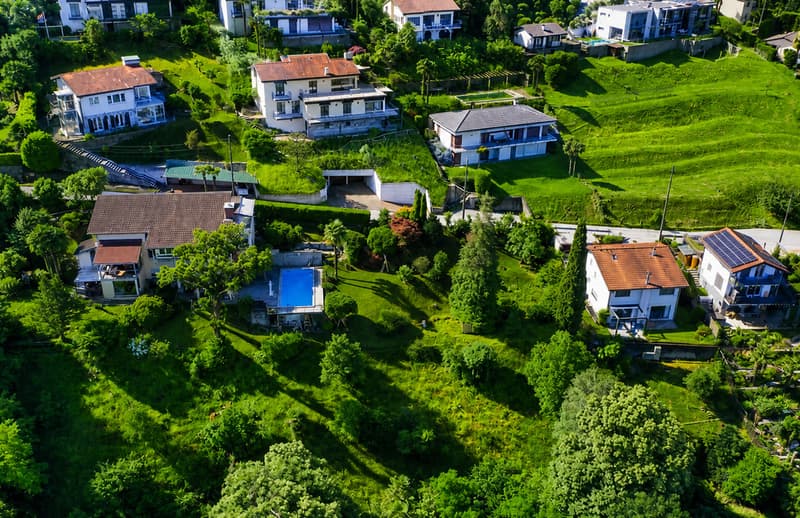 Terreno edificabile in posizione privilegiata con vista lago (3)