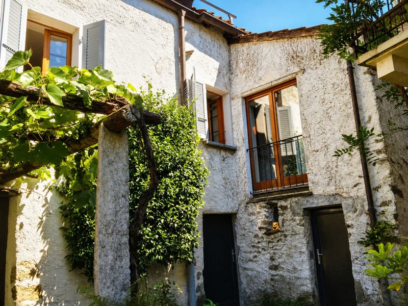 COROGNOLA - Affascinante casa ticinese con vista Lago Maggiore (5)