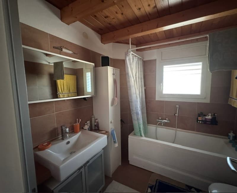 Affittasi ampio 4.5 locali, terrazzo panoramico, soppalco e 2 posteggi (4)