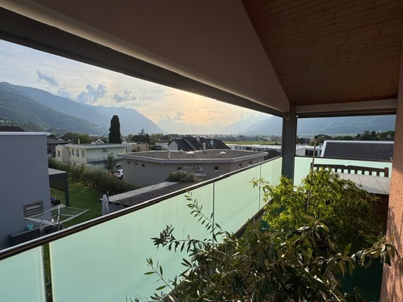Affittasi ampio 4.5 locali, terrazzo panoramico, soppalco e 2 posteggi (5)