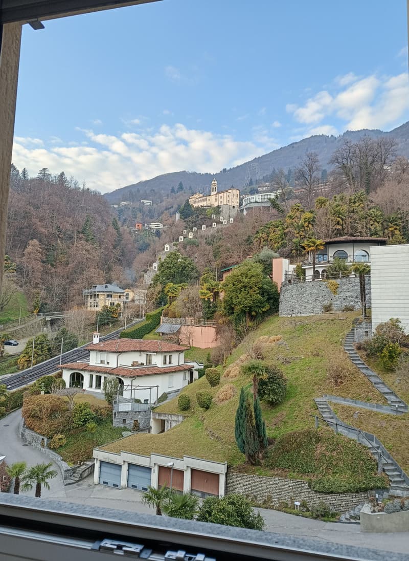 MURALTO - Appartamento con vista lago, piscina e residenza secondaria (7)