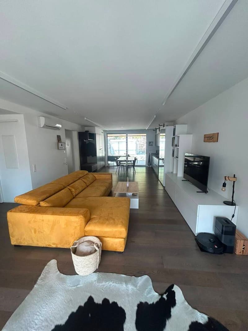 MURALTO, ELEGANTE 2½ IN POSIZIONE CENTRALE (2)