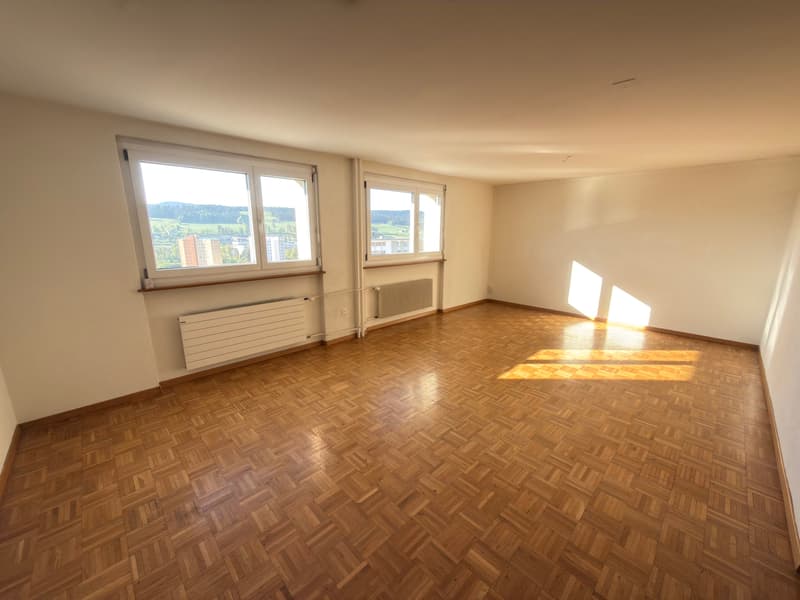 Wohnung mit 4.5 Zimmern und Balkon (2)
