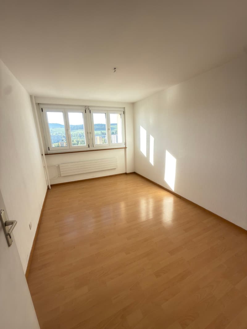 Wohnung mit 4.5 Zimmern und Balkon (6)