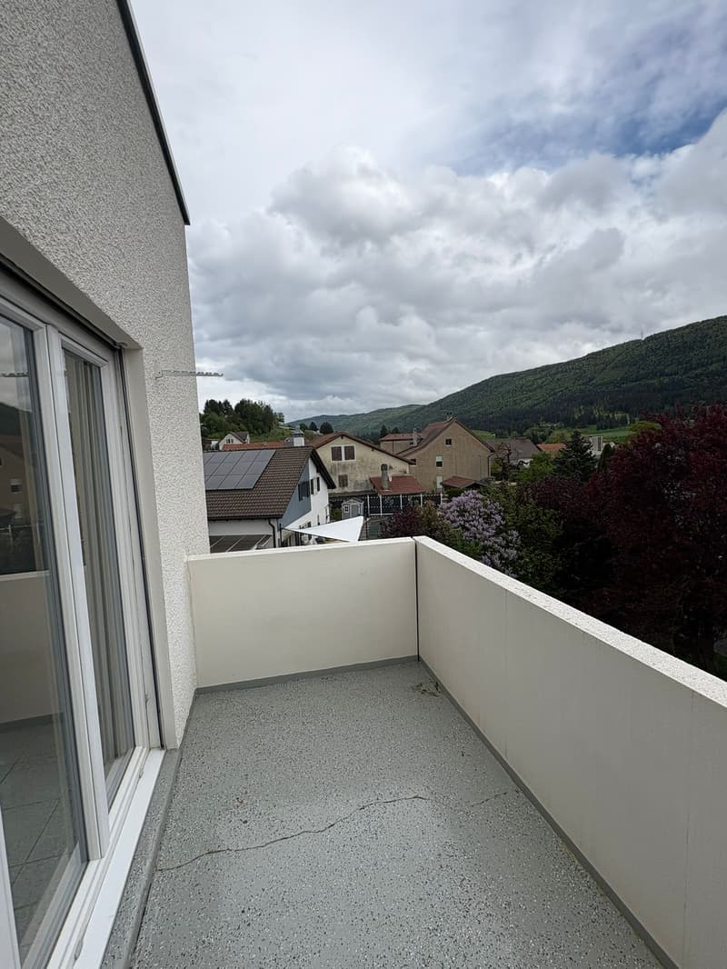Vollständig renoviertes und sonniges 4,5-Zimmer-Apartment mit Balkon (1)