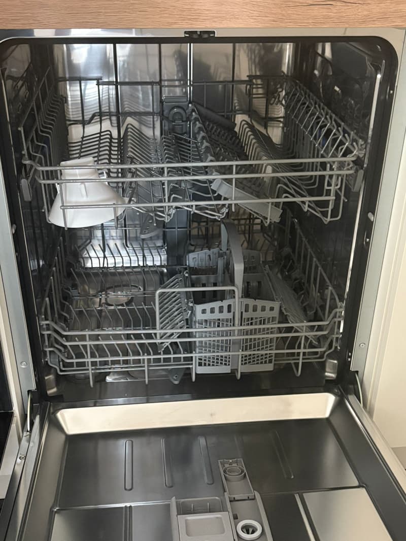 Vollständig renoviertes und sonniges 4,5-Zimmer-Apartment mit Balkon (6)