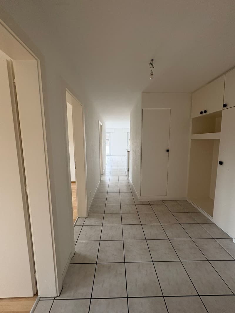 Vollständig renoviertes und sonniges 4,5-Zimmer-Apartment mit Balkon (10)