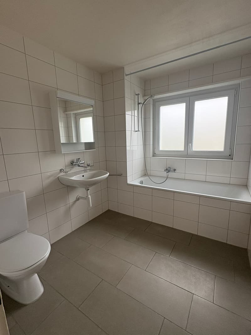 Vollständig renoviertes und sonniges 4,5-Zimmer-Apartment mit Balkon (12)