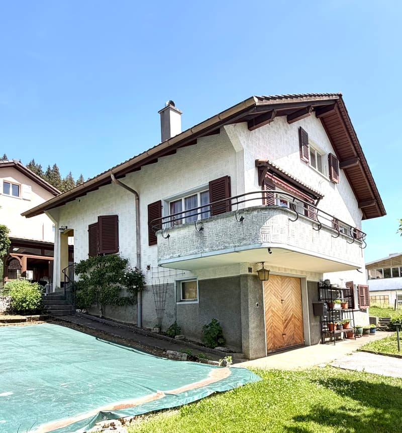 Casa unifamiliare su tre livelli con balcone, giardino, posto auto (6)
