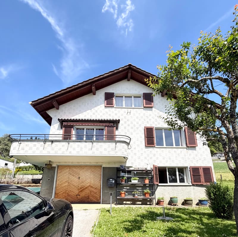 Casa unifamiliare su tre livelli con balcone, giardino, posto auto (2)