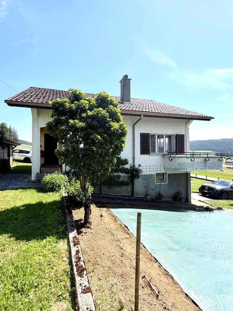 Casa unifamiliare su tre livelli con balcone, giardino, posto auto (5)