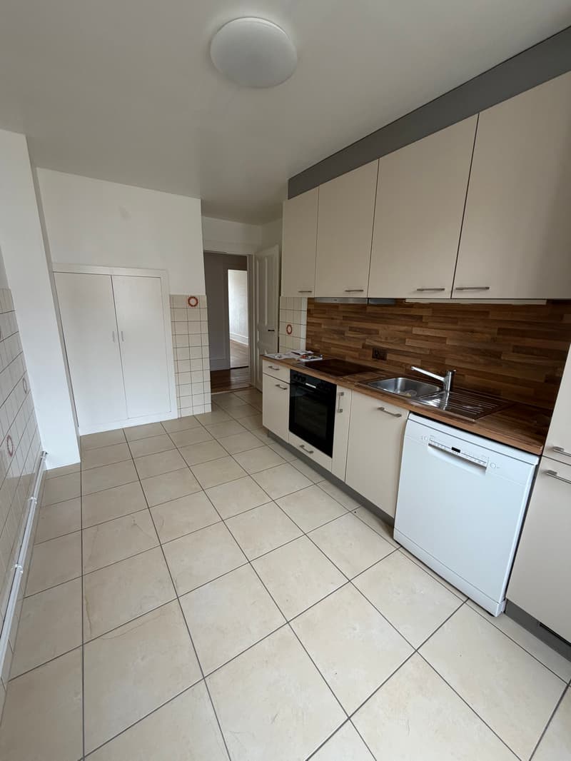 Logement de 3.5 pièces situé au 3ème étage est (5)