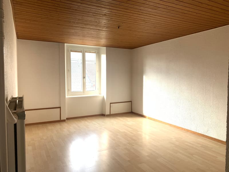 Bel appartement de 3 pièces situé au 4ème étage avec ascenseur (1)