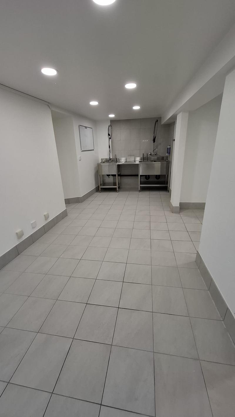 Local commercial de 2.5 pièces au coeur du village - Disponible de ... (1)