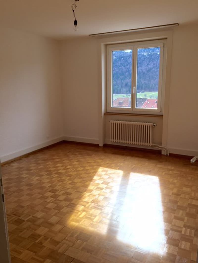 Charmant appartement de 3 pièces au rez-de-chaussée avec parquet d'... (3)