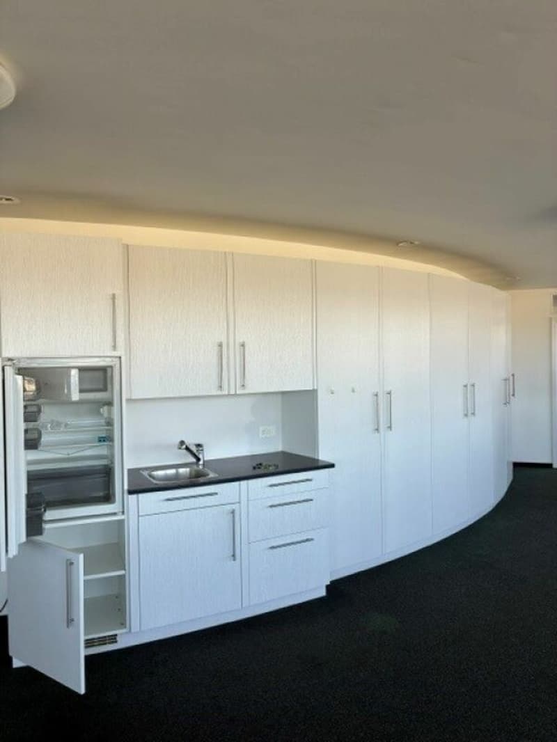 Tour d'affaires / Espaces commerciaux/bureaux rénovés de haute qualité (8)