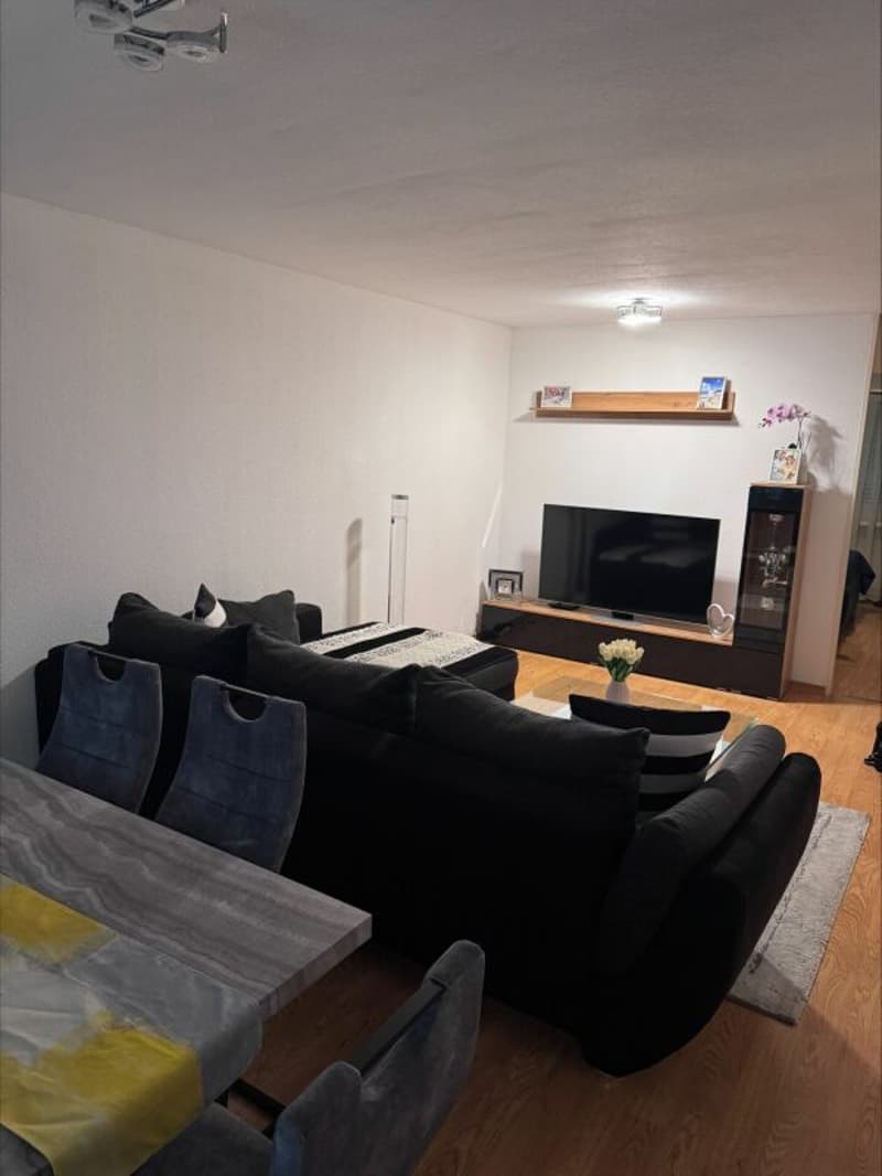 Gemütliche 2.5-Zimmerwohnung in verkehrsgünstiger Lage (4)