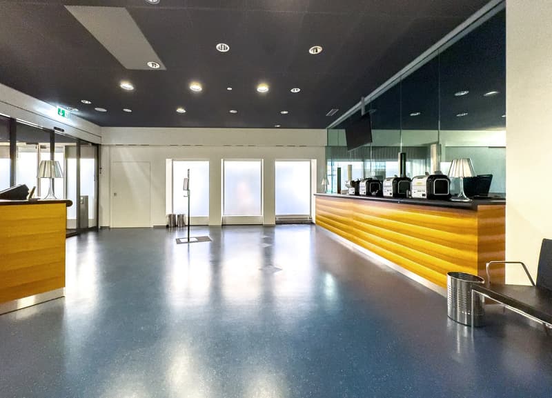 Spazio al dettaglio e ufficio direttamente alla stazione (2)