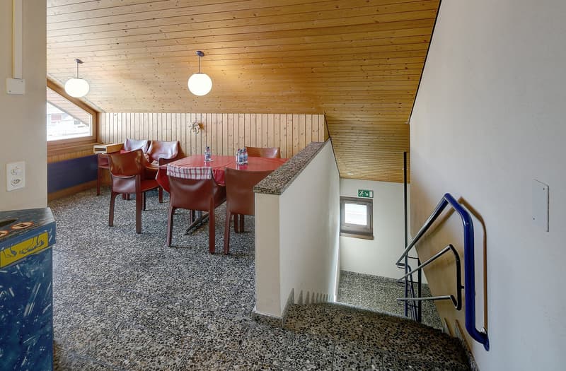 Spazi commerciali e uffici nell'edificio della stazione (10)
