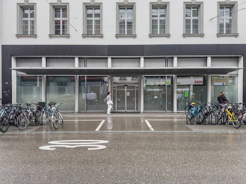 Spazio di vendita al dettaglio e ufficio rappresentativo direttamente alla stazione di Winterthur (3)