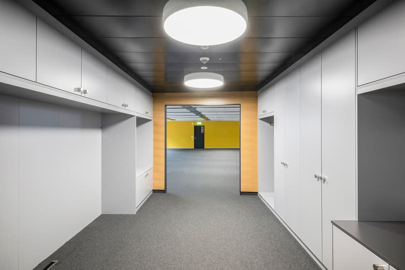 Spazi aziendali moderni con numerosi parcheggi - Power Tower Baden (11)
