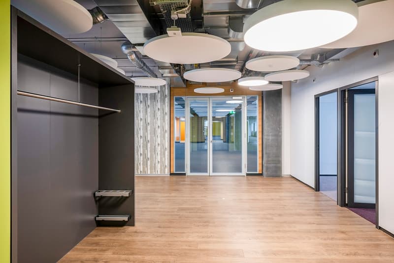 Spazi aziendali moderni con numerosi parcheggi - Power Tower Baden (7)