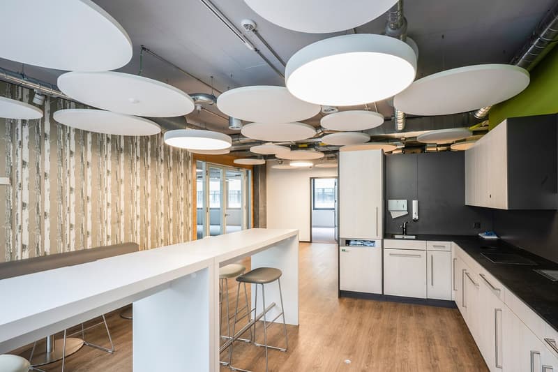 Modern office space with numerous parking spaces - Power Tower Baden (6)