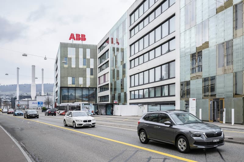 Modern office space with numerous parking spaces - Power Tower Baden (2)