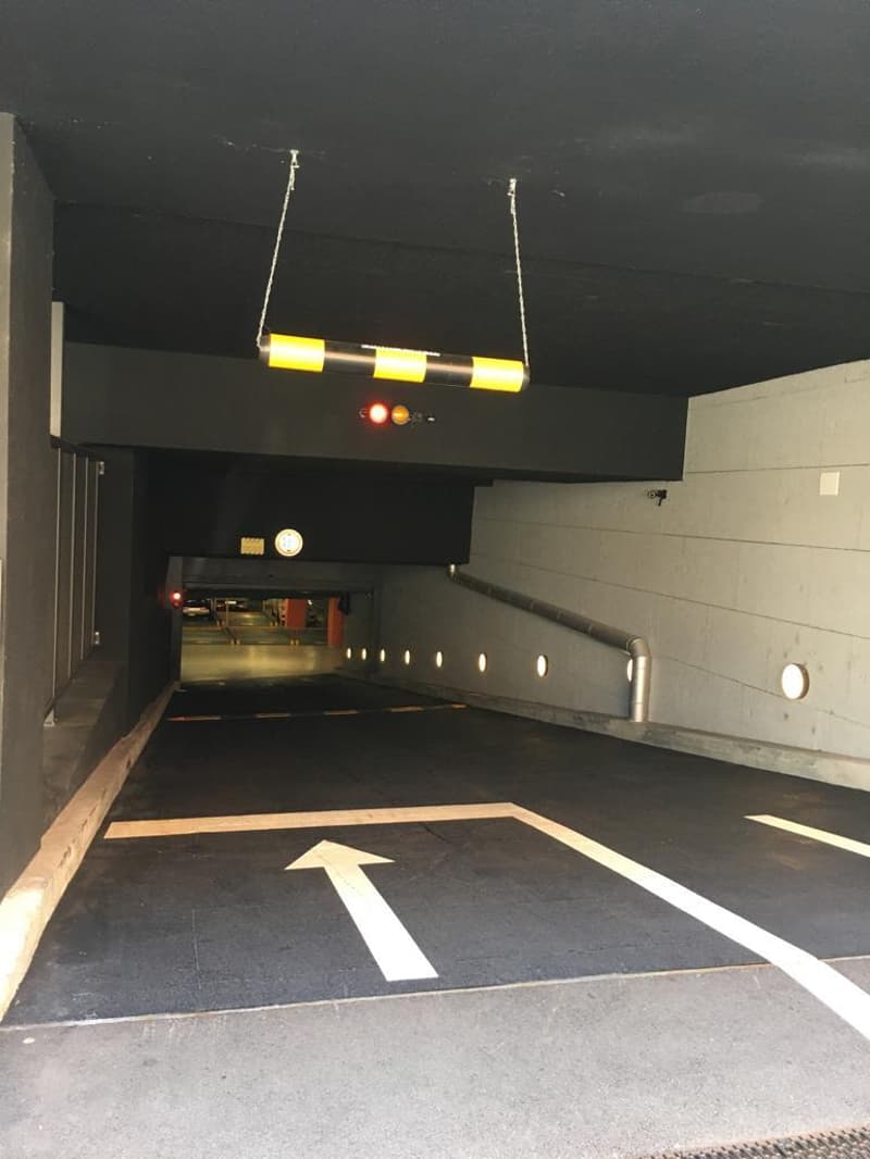 02_Einfahrt_Tiefgarage.jpg
